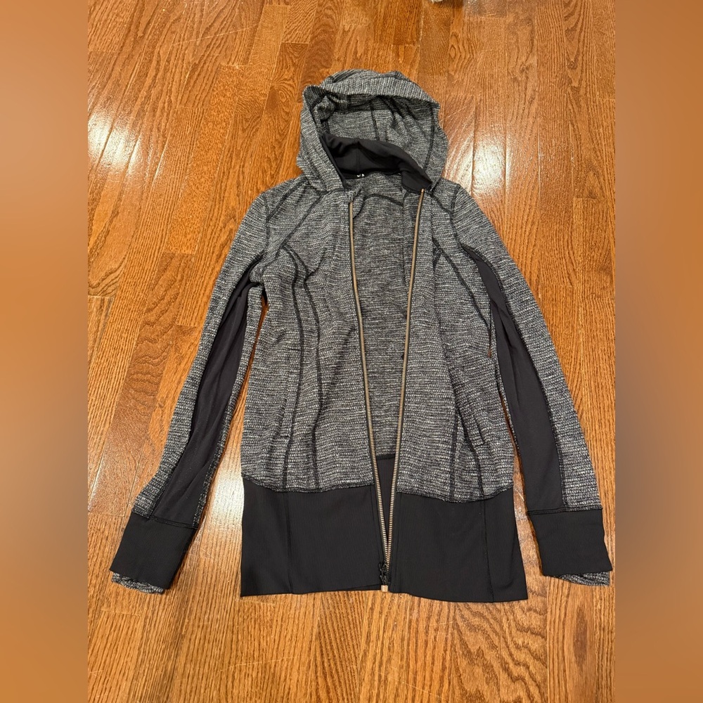 LULULEMON Gray and Black Hooded Zip-Up Jacket
Size 6